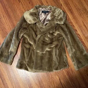 Jones New York faux fur mink tan coat size small, mob wife coat